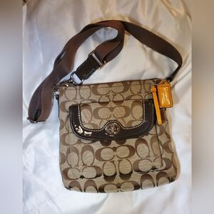 Coach Classic Signature Crossbody Bag – Brown & Tan